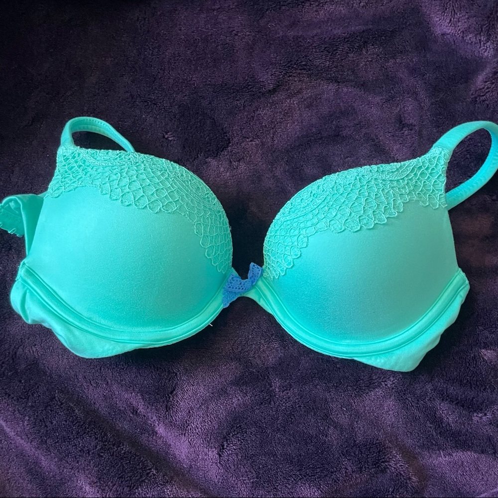Victoria’s Secret 32B Push Up Bra